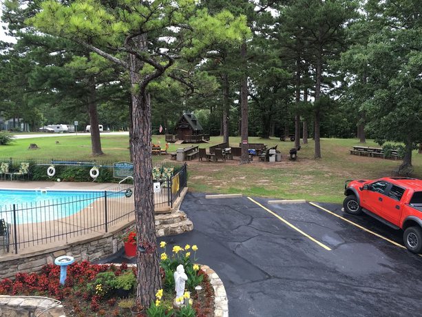 Imagen general del Hotel Country Mountain Inn, Eureka Springs. Foto 2
