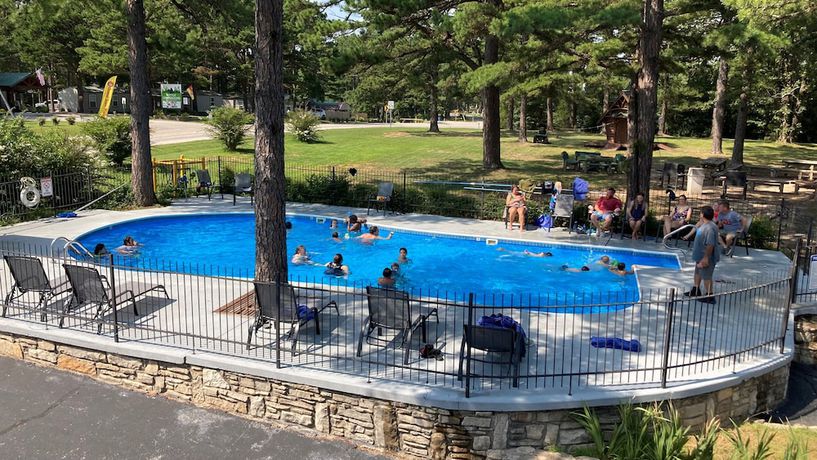 Imagen de la piscina del Hotel Country Mountain Inn, Eureka Springs. Foto 15