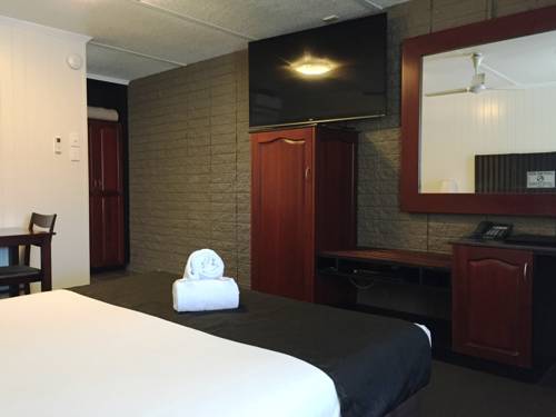 Imagen de la habitación del Hotel Country Plaza Motor Inn. Foto 3