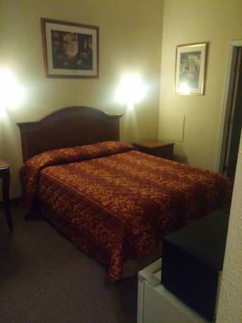 Imagen de la habitación del Hotel Country Regency Inn and Suites. Foto 1