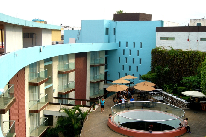 Imagen de los exteriores del Hotel Country and Suites. Foto 14