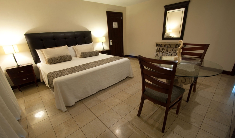 Imagen de la habitación del Hotel Country and Suites. Foto 13