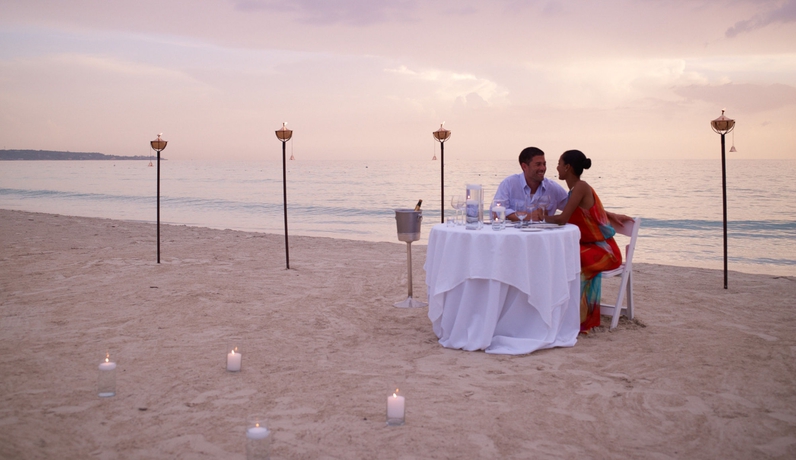 Imagen de los exteriores del Hotel Couples Swept Away All Inclusive. Foto 8