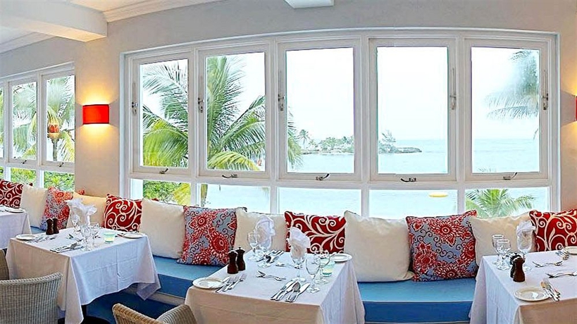 Imagen del bar/restaurante del Hotel Couples Tower Isle All Inclusive. Foto 4