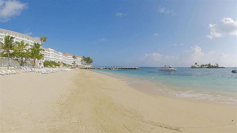Imagen de los exteriores del Hotel Couples Tower Isle All Inclusive. Foto 10