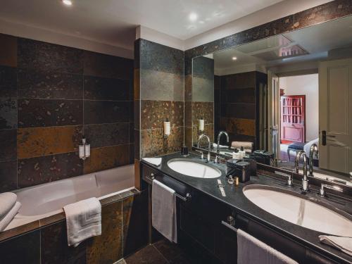 Imagen de la habitación del Hotel Cour Du Corbeau Strasbourg - Mgallery. Foto 10