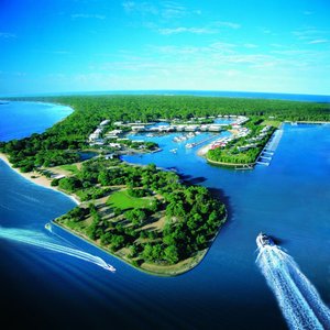 Imagen de los exteriores del Hotel Couran Cove Island Resort. Foto 10