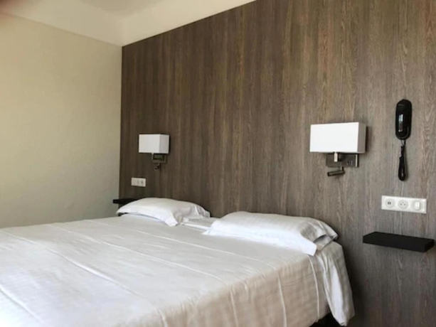 Imagen de la habitación del Hotel Courbet. Foto 9