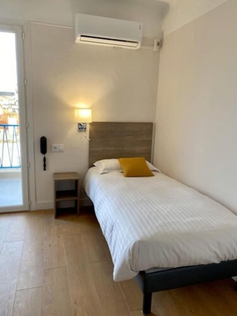 Imagen de la habitación del Hotel Courbet. Foto 13