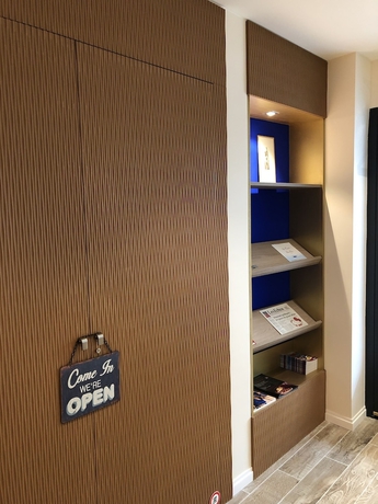 Imagen de los interiores del Hotel Courbet. Foto 19