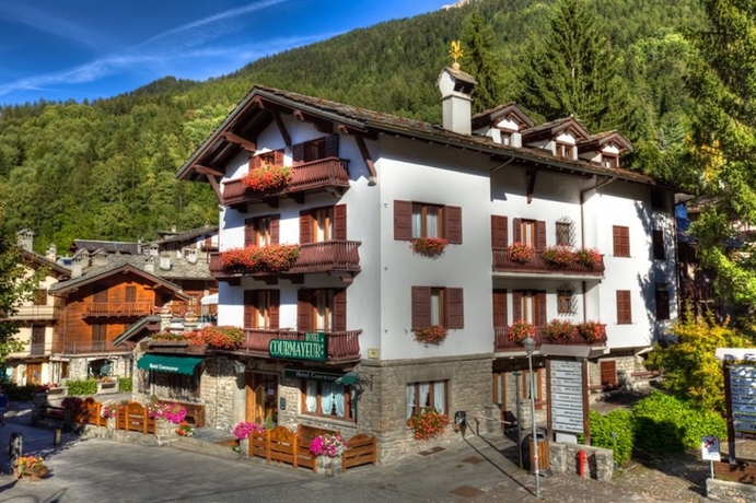 Imagen de los exteriores del Hotel Courmayeur. Foto 12