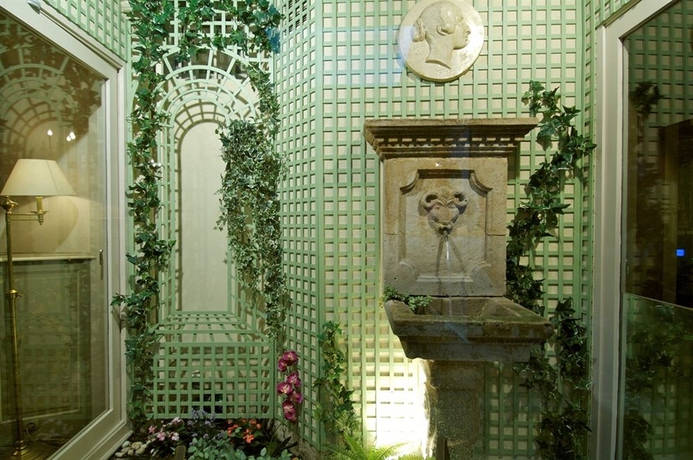 Imagen de los interiores del Hotel Courseine. Foto 12