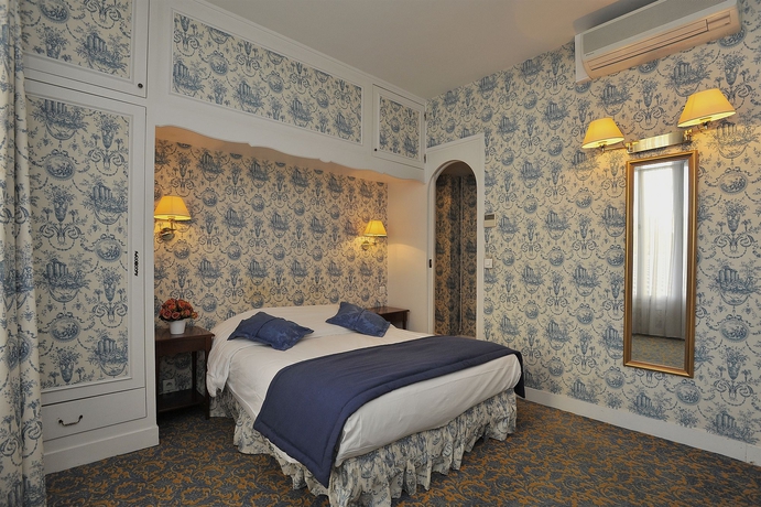 Imagen de la habitación del Hotel Courseine. Foto 4