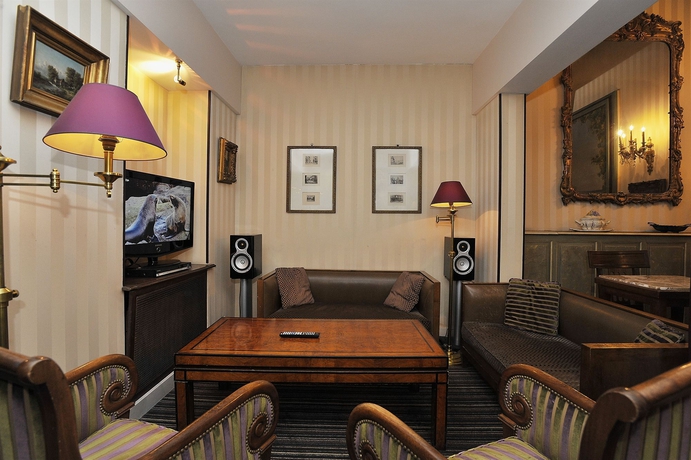 Imagen de los interiores del Hotel Courseine. Foto 13