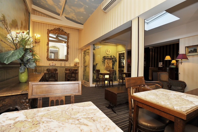 Imagen del bar/restaurante del Hotel Courseine. Foto 3