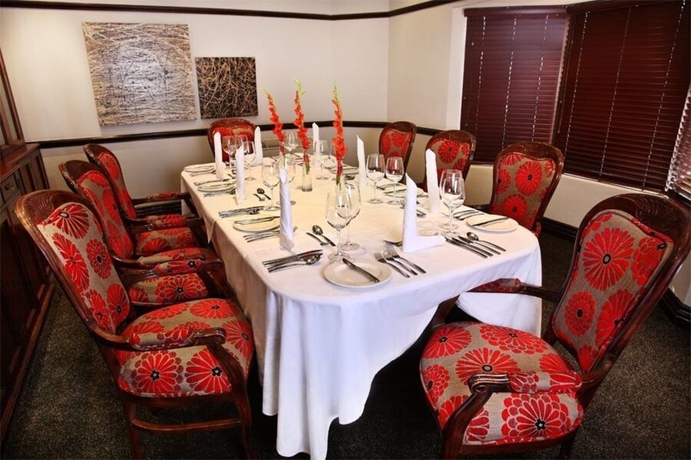 Imagen del bar/restaurante del Hotel Court Classique Suite. Foto 8