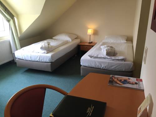 Imagen de la habitación del Hotel Court. Foto 3