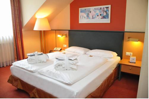 Imagen de la habitación del Hotel Court. Foto 4