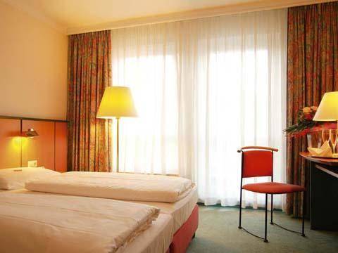 Imagen de la habitación del Hotel Court. Foto 6