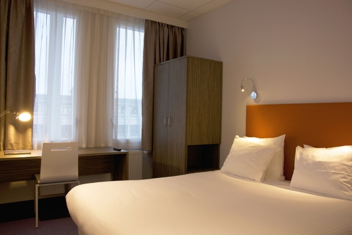 Imagen de la habitación del Hotel Court Garden. Foto 13