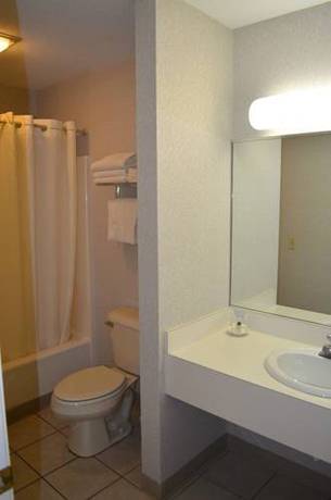 Imagen de la habitación del Hotel Court Plaza Inn and Suites. Foto 8