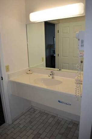 Imagen de la habitación del Hotel Court Plaza Inn and Suites. Foto 9
