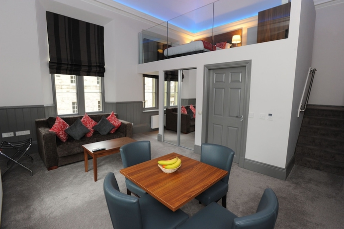 Imagen de la habitación del Hotel Court Residence. Foto 6