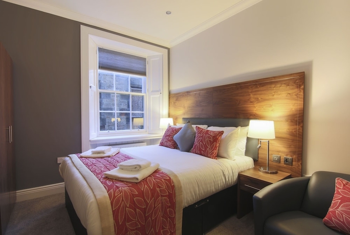 Imagen de la habitación del Hotel Court Residence. Foto 7