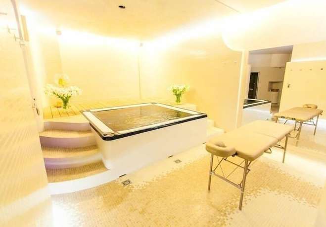 Imagen de la piscina del Hotel Court Wellness and Spa. Foto 20