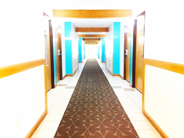 Imagen de los interiores del Hotel Courtesy Inn. Foto 16
