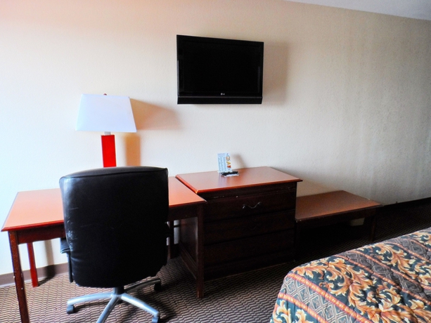 Imagen de la habitación del Hotel Courtesy Inn. Foto 13
