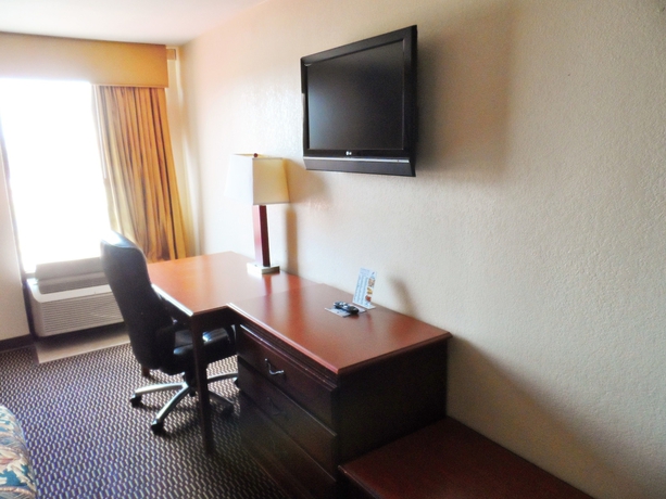 Imagen de la habitación del Hotel Courtesy Inn. Foto 14