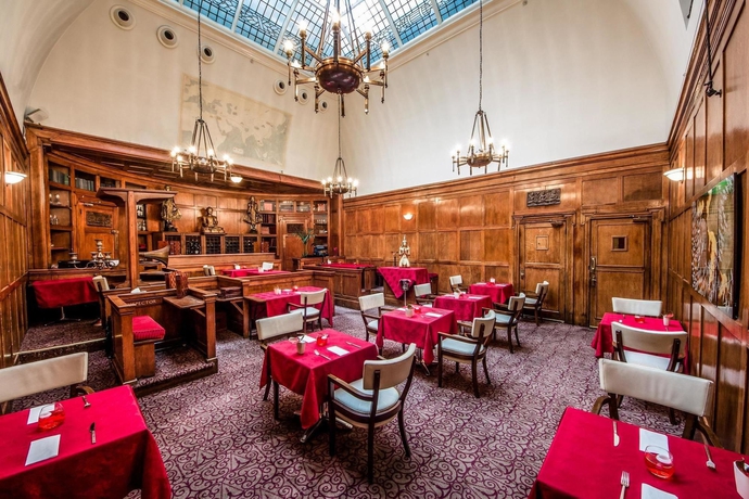 Imagen del bar/restaurante del Hotel Courthouse Hotel London. Foto 3