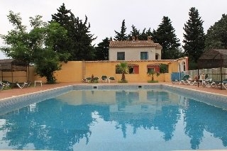 Imagen de la piscina del Hotel Courtinn Aqua. Foto 10