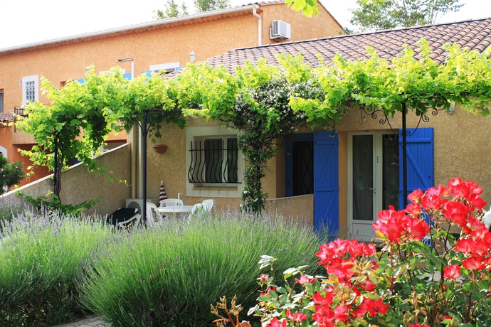 Imagen de los exteriores del Hotel Court'inn Suites. Foto 5