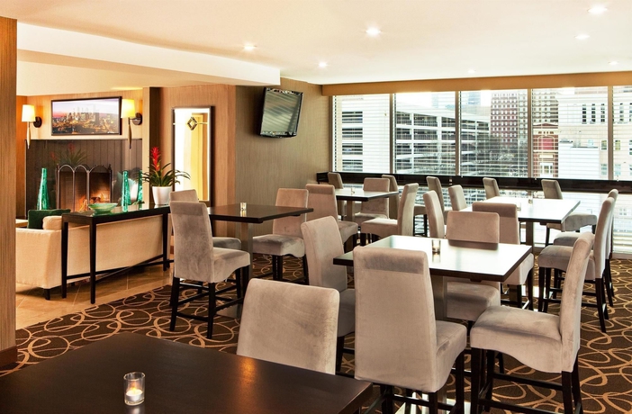 Imagen del bar/restaurante del Hotel Courtland Grand Hotel, Trademark Collection by Wyndham. Foto 3