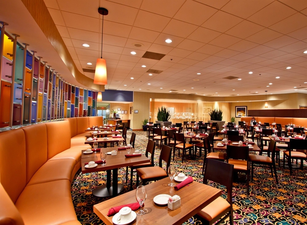 Imagen del bar/restaurante del Hotel Courtland Grand Hotel, Trademark Collection by Wyndham. Foto 5