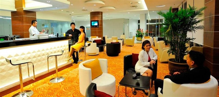 Imagen de los interiores del Hotel Courtyard @ 1borneo. Foto 3