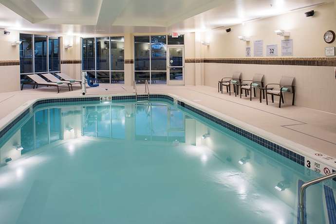 Imagen de la piscina del Hotel Courtyard Albany Clifton Park. Foto 18