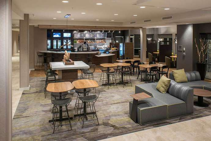 Imagen del bar/restaurante del Hotel Courtyard Albany Clifton Park. Foto 5