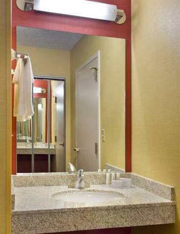 Imagen de la habitación del Hotel Courtyard Allentown Bethlehem Lehigh Valley Airpor. Foto 5