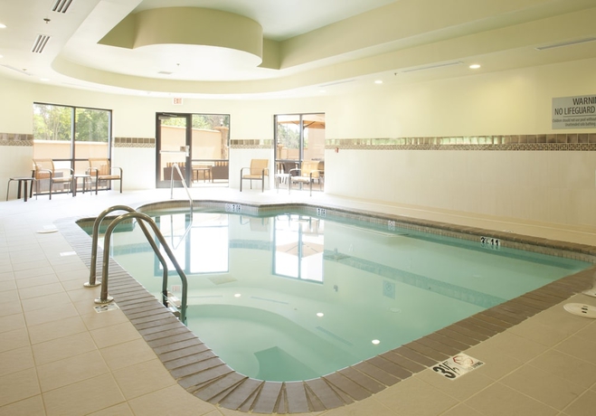 Imagen de la piscina del Hotel Courtyard Atlanta Conyers. Foto 17
