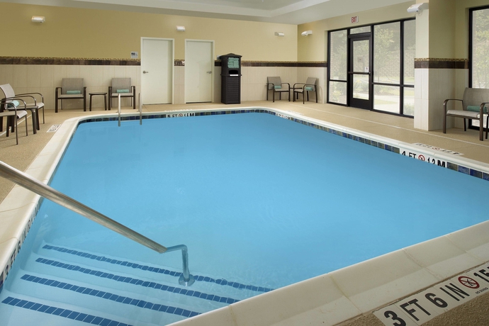 Imagen de la piscina del Hotel Courtyard Atlanta Ne/duluth Sugarloaf. Foto 19