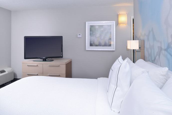 Imagen de la habitación del Hotel Courtyard Atlanta Suwanee. Foto 10