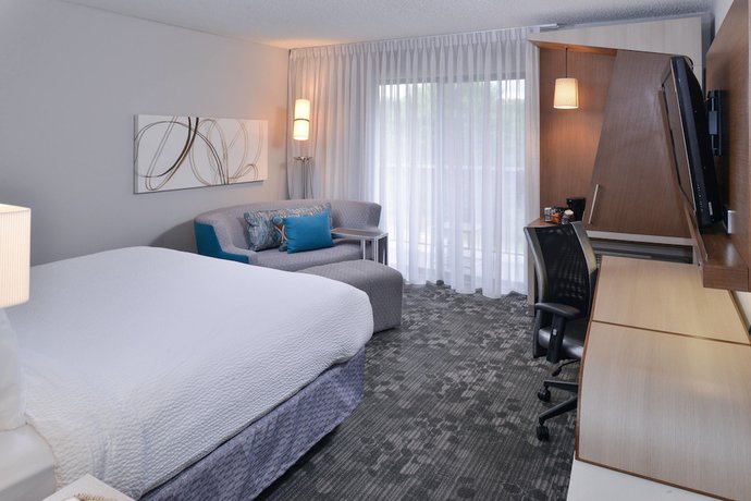 Imagen de la habitación del Hotel Courtyard Atlanta Suwanee. Foto 11