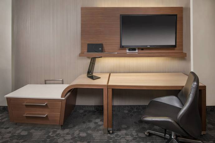 Imagen de la habitación del Hotel Courtyard Bay City. Foto 10