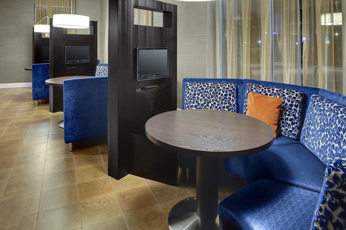 Imagen de los interiores del Hotel Courtyard Boone. Foto 17