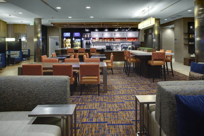 Imagen del bar/restaurante del Hotel Courtyard Boone. Foto 4