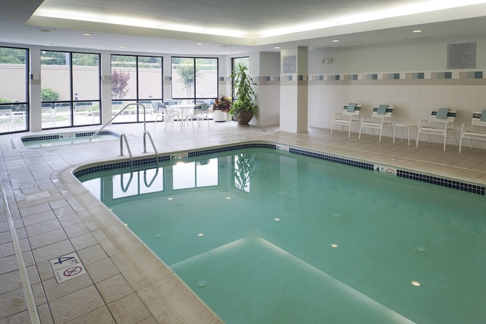 Imagen de la piscina del Hotel Courtyard Bristol. Foto 19