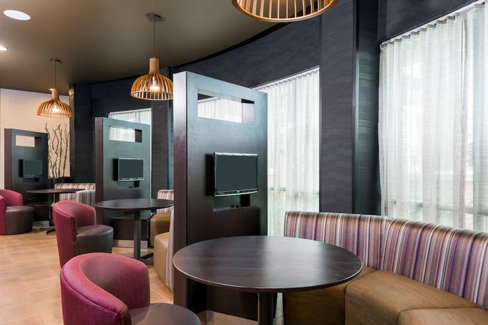 Imagen de los interiores del Hotel Courtyard Buffalo Airport. Foto 19